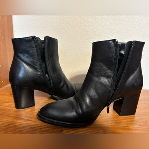 Cute black booties barely worn size 39